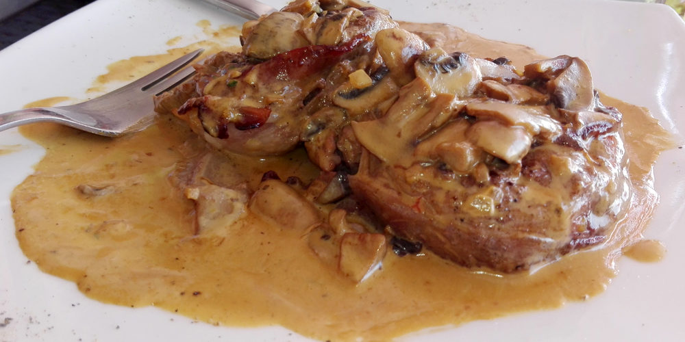 Rôti de porc aux champignons et à la moutarde