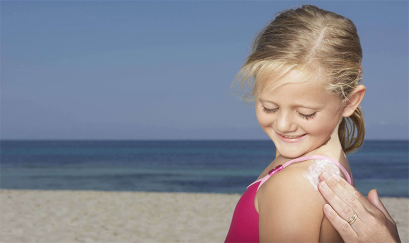 Crèmes solaires: Comment bien les choisir et protéger la peau de ses enfants?