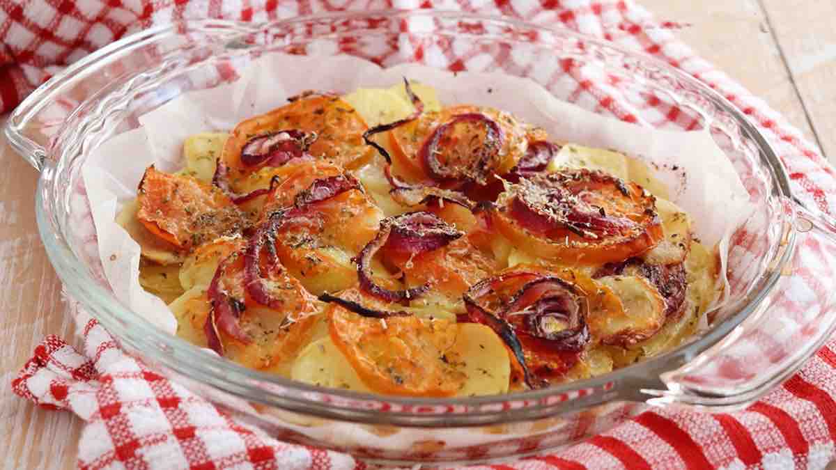 Gratin de pommes de terre et oignons croustillants