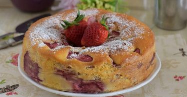 Gâteau aux fraises sans beurre prêt en 5 minutes