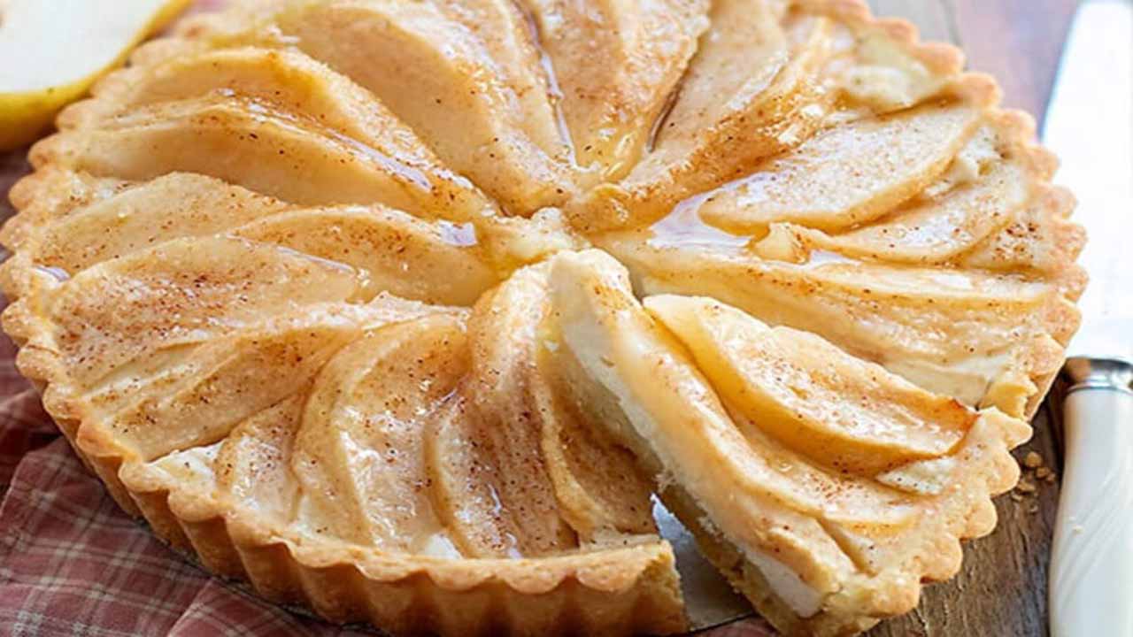 Tarte à la poire au lait parfumée à la vanille