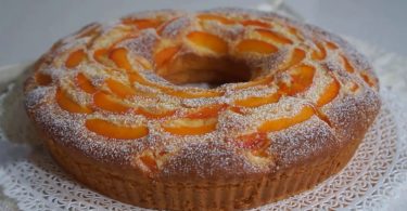 Gâteau aux abricots facile et rapide parfait pour le petit déjeuner