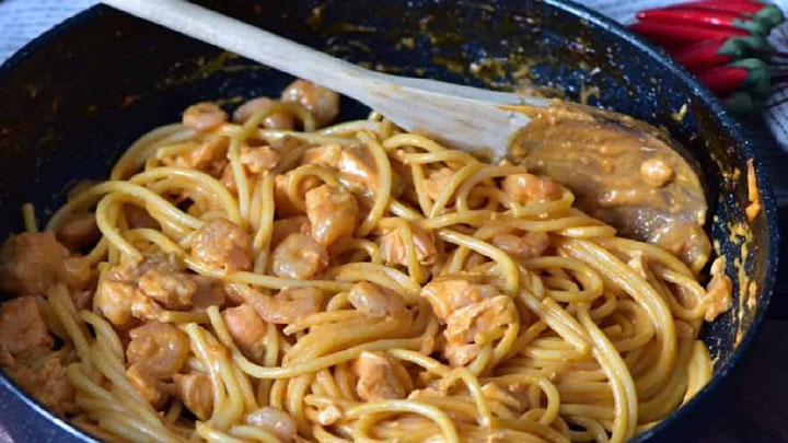 Spaghetti crémeuse au saumon et crevettes