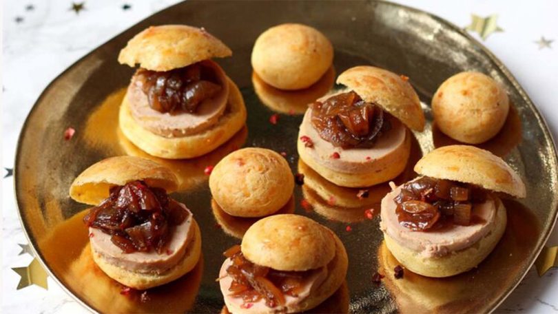 Mini-choux salés au foie gras et chutney oignon-raisins secs